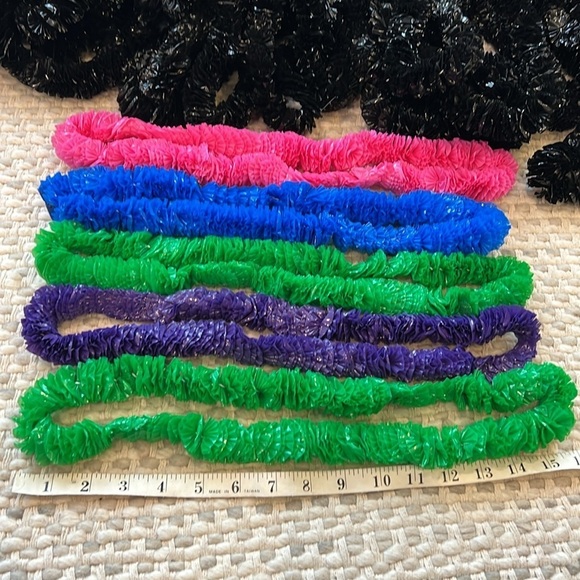 50 plastic Party Leis - Picture 5 of 6